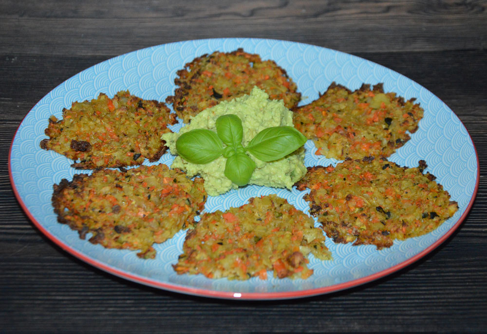 Gemuesepuffer-mit-Avocadocreme